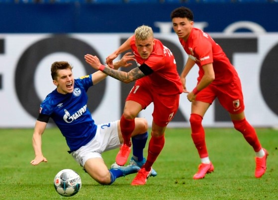 Аугсбург - Шалке 04 bet365 Аугсбург победи с 3:0 Шалке 04 bet365