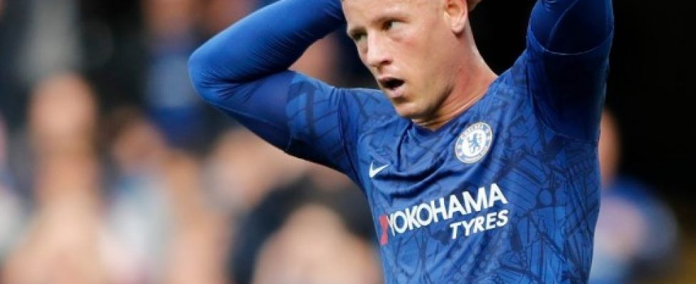 Челси възнамерява да продаде полузащитника Рос Баркли bet365