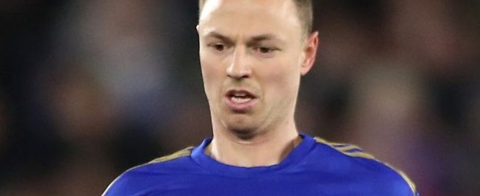 Джони Еванс се очаква да получи предложение за нов договор от Лестър bet365