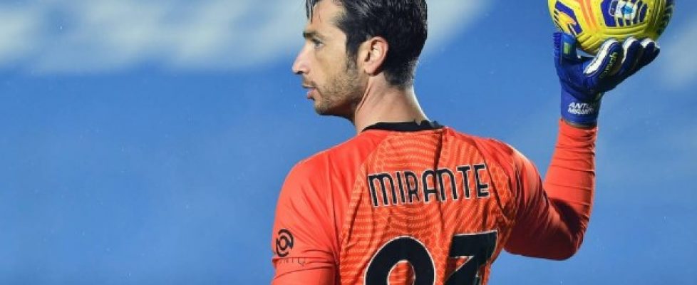 Рома е готов да подпише нов договор с вратаря Антонио Миранте , bet365 .efbet