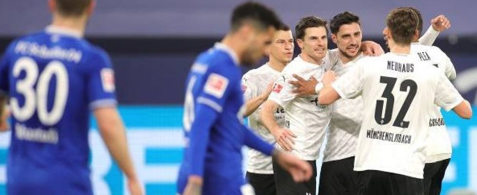 Борусия (Мьонхенгладбах) победи с 3:0 Шалке 04 bet365