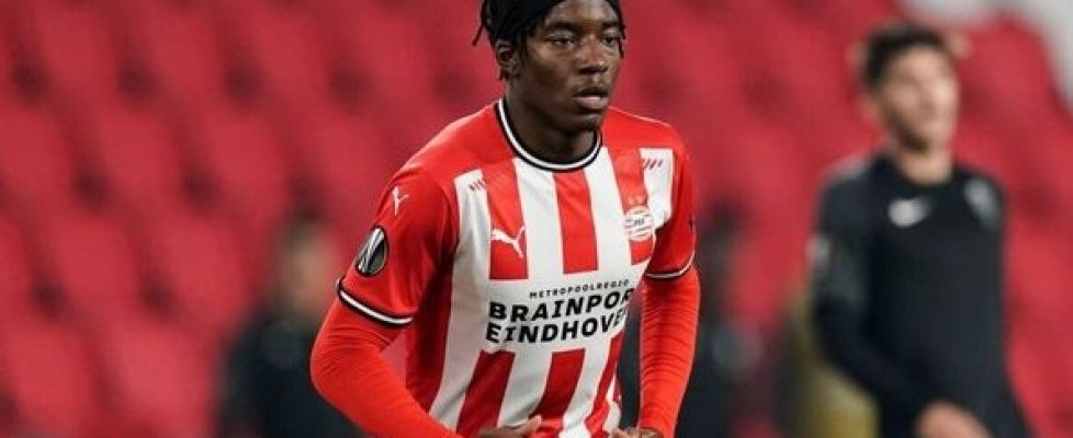 Байерн (Мюнхен) следи 19-годишния английски талант Нони Мадуеке bet365