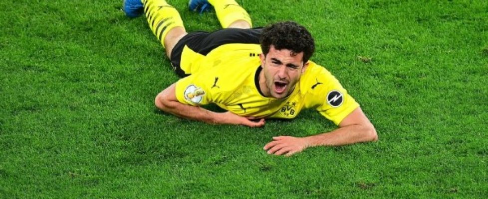 Матеу Морей от Борусия Дортмунд се подложи на операция на коляното bet365