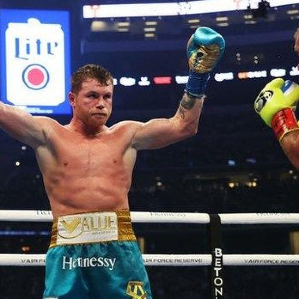 Саул "Канело" Алварес победи с технически нокаут Били Джо Сондърс bet365