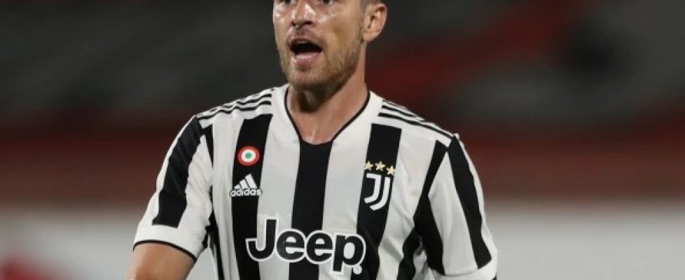 Уулвърхамптън има интерес към халфа на Ювентус Аарън Рамзи bet365