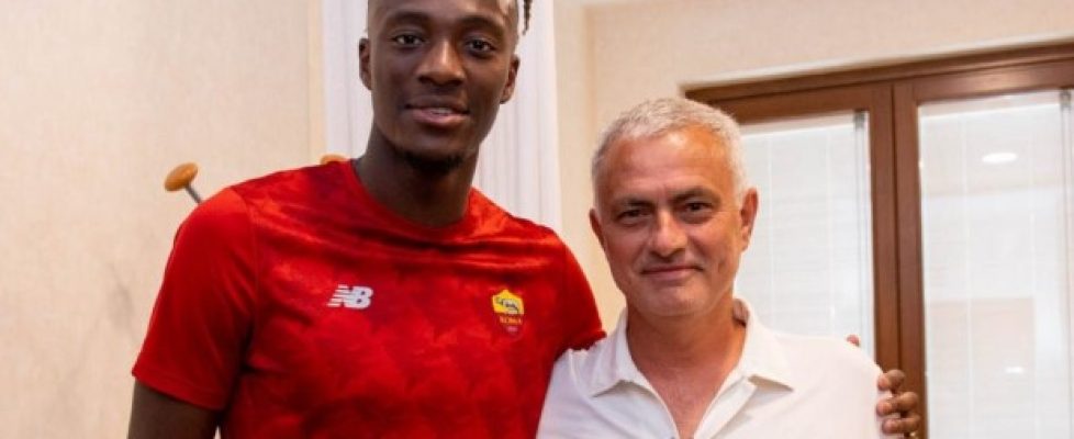 Рома и Челси официално обявиха трансфера на нападателя Тами Ейбрахам bet365