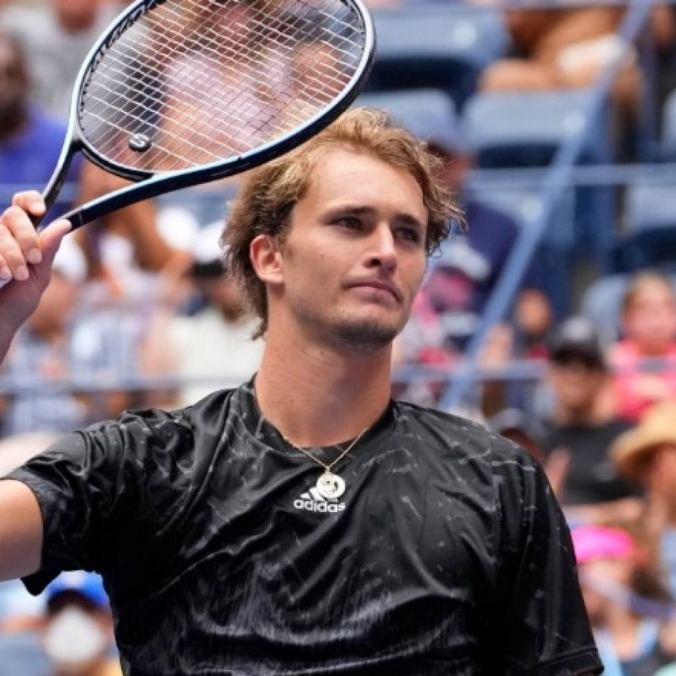 Александър Зверев се класира за 1/8-финала на US Open след отказване на Сок bet365