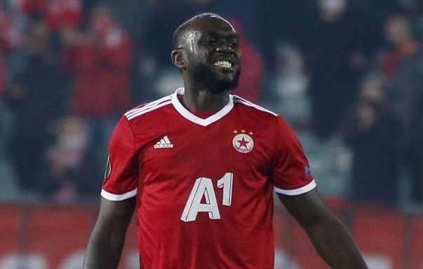 Амос Юга bet365 Амос Юга ще е на разположение на Стойчо Младенов за неделното дерби с Левски bet365