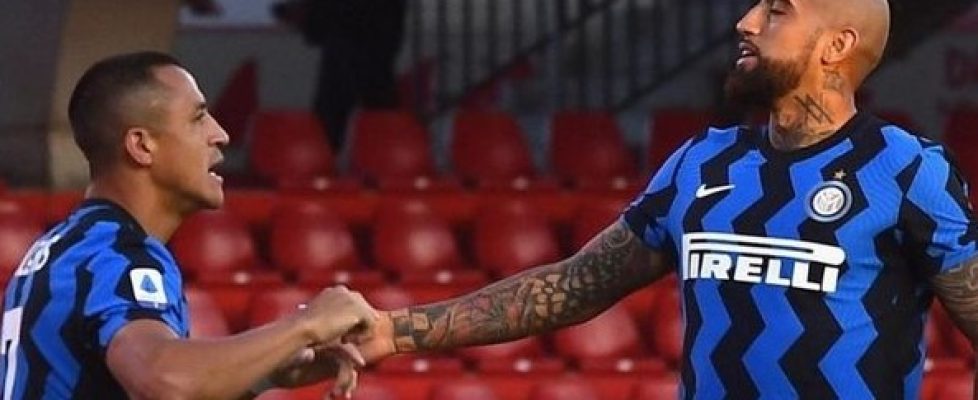 Интер иска да се раздели с халфа Артуро Видал и нападателя Алексис Санчес bet365