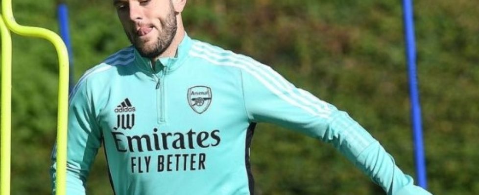 Джак Уилшир тренира в базата на Арсенал bet365