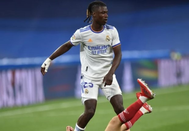 Едуардо Камавинга bet365 Едуардо Камавинга е получил контузия в левия крак bet365