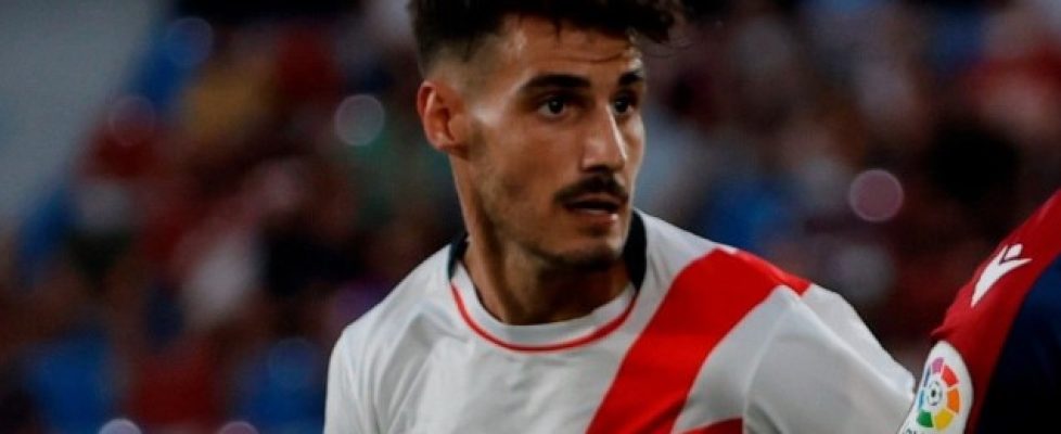 Оскар Валентин продължи договора си c Райо Валекано bet365