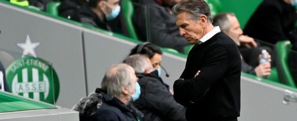 Клод Пюел бе отстранен от поста си след домакинската загуба с 0:5 от Рен bet365