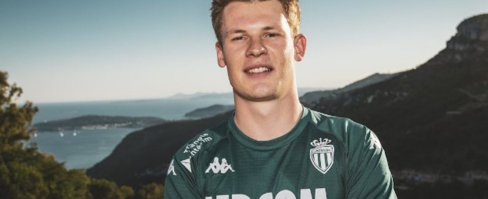 Тотнъм следи отблизо вратаря на Байерн (Мюнхен) Александър Нюбел bet365
