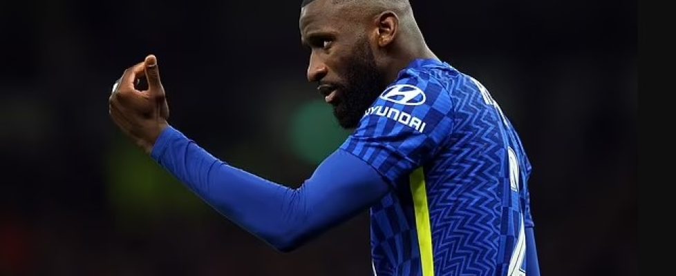 Антонио Рюдигер предпочита да остане в Челси bet365