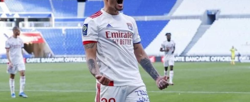 Нюкасъл е увеличил своята оферта за халфа на Лион Бруно Гимараеш bet365