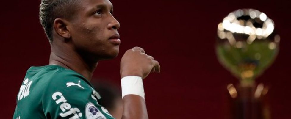 Арсенал е изпратил оферта за бразилския халф на Палмейрас Данило bet365
