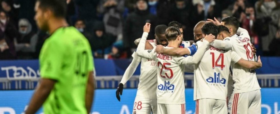 Лион победи Ница с 2:0 bet365
