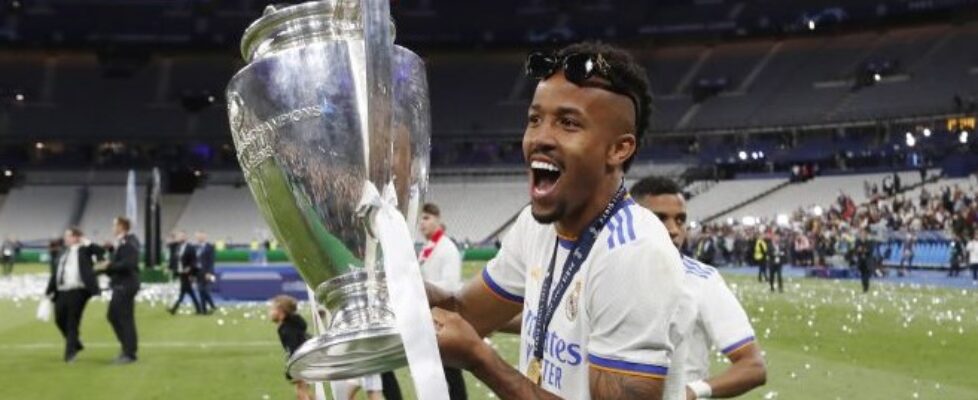 Реал Мадрид ще предложи нов договор на Едер Милитао bet365