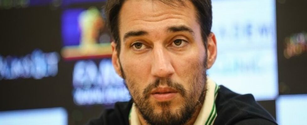 Полузащитникът Ивелин Попов официално се раздели със Сочи bet365