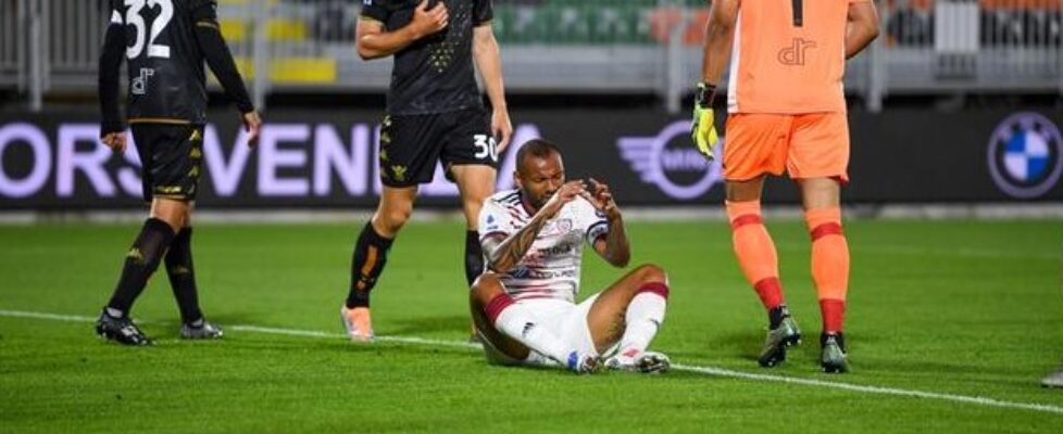 Каляри и Венеция завършиха при резултат 0:0 bet365