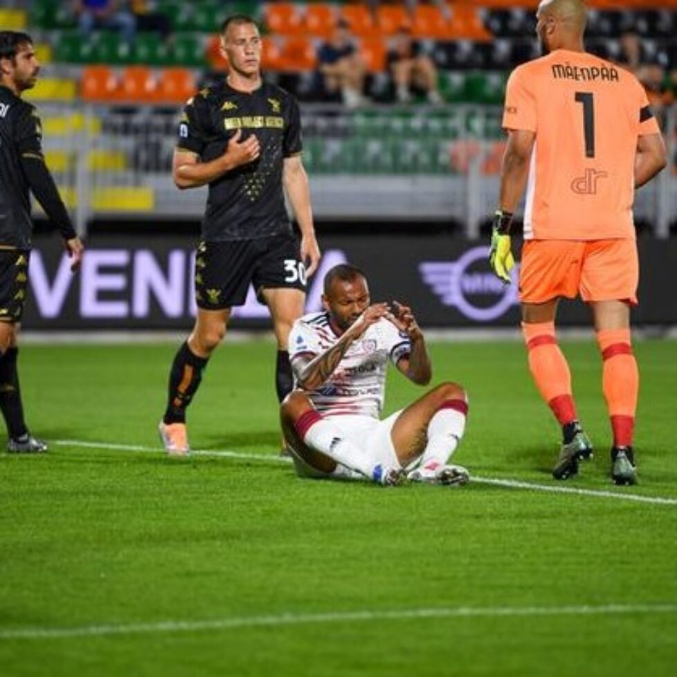 Каляри и Венеция завършиха при резултат 0:0 bet365