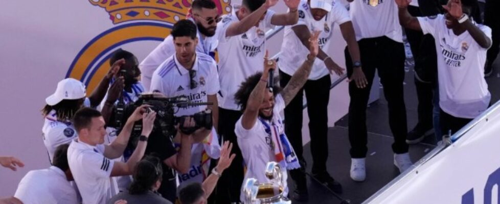 Няколко хиляди фенове на Реал Мадрид прекараха цялата нощ по улиците bet365