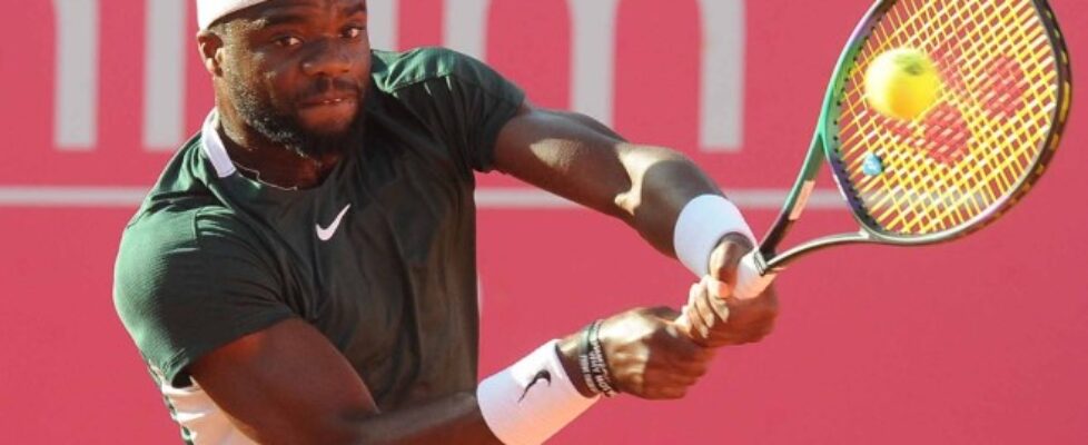 Франсес Тиафо и Себастиан Баес се класираха за финала на турнира в Ещорил bet365