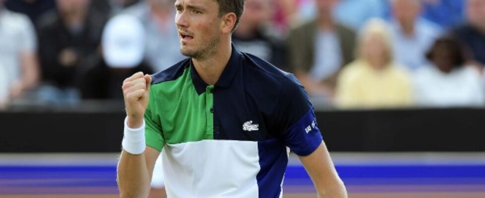 Даниил Медведев се класира за втория кръг на турнира в Хале bet365