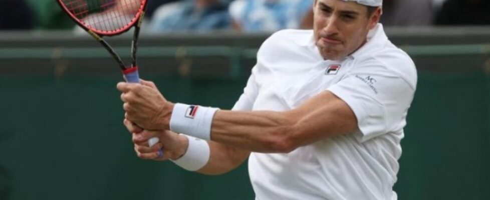 Джон Иснър отпадна на полуфиналите на турнира в Нюпорт (САЩ) bet365
