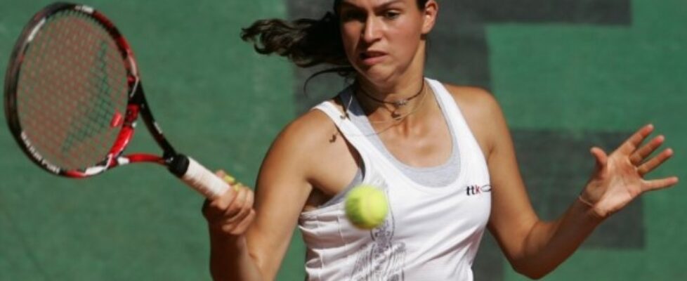 Изабелла Шиникова се класира за втория кръг на турнира в Амстелвеен bet365