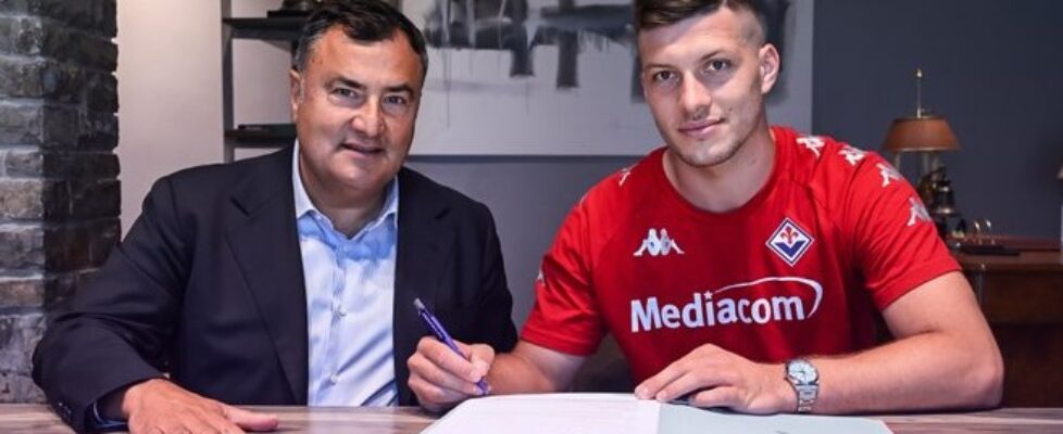 От Фиорентина официално обявиха трансфера на нападателя Лука Йович bet365