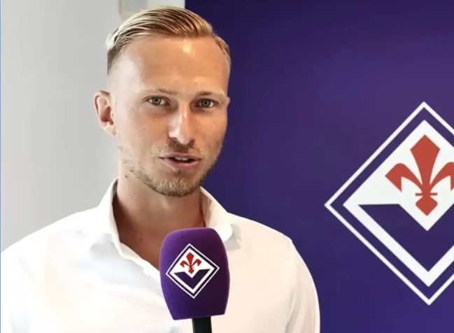 Антонин Барак bet365 Фиорентина официално обяви привличането на халфа на Верона Антонин Барак bet365