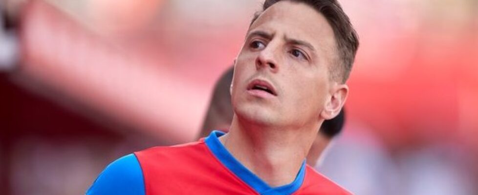 Манчестър Юнайтед преговаря със защитника Сантиаго Ариас bet365