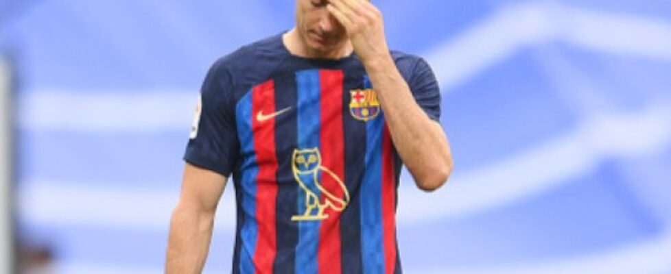 Роберт Левандовски получи три мача наказание bet365