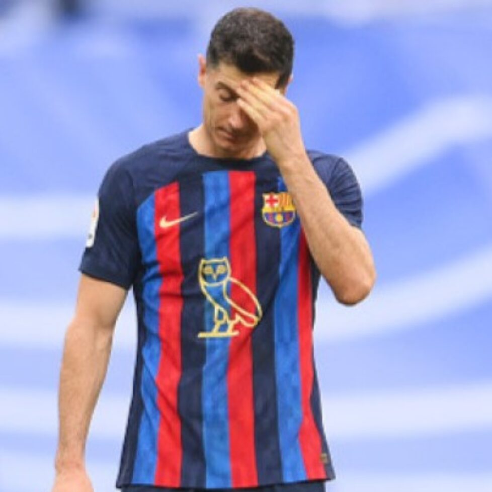 Роберт Левандовски получи три мача наказание bet365